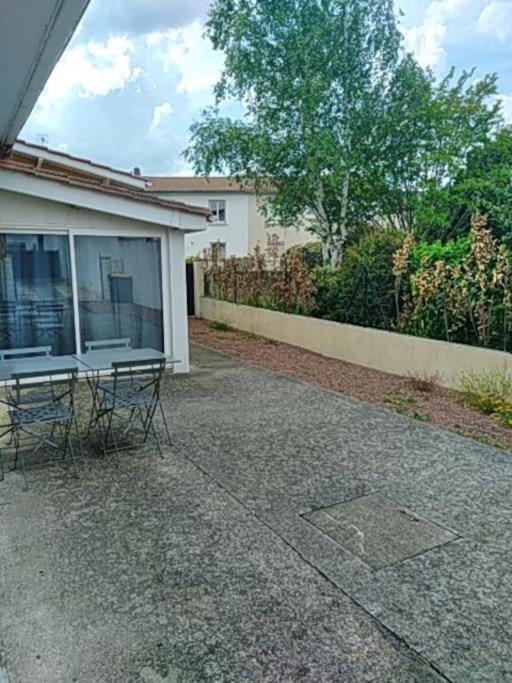 Maison Agreable Avec Stationnement Privatif Angouleme Bagian luar foto